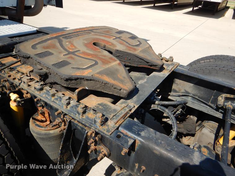 image for item FT9621 2007 International 9400i semi truck