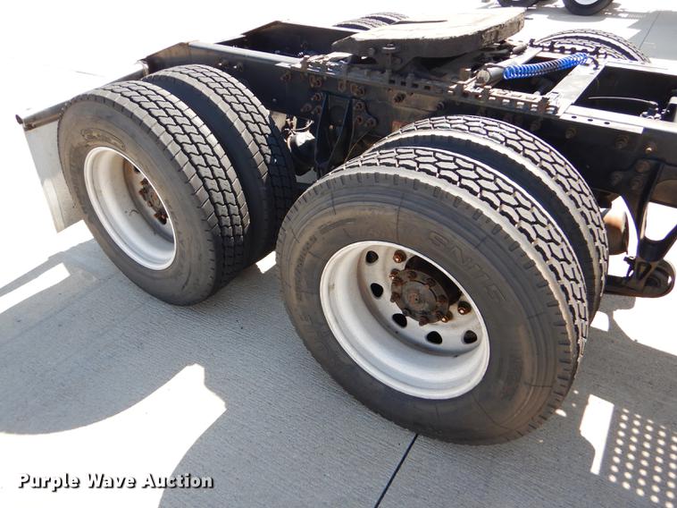 image for item FT9621 2007 International 9400i semi truck