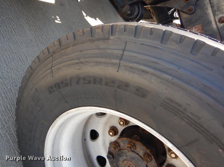 image for item FT9621 2007 International 9400i semi truck