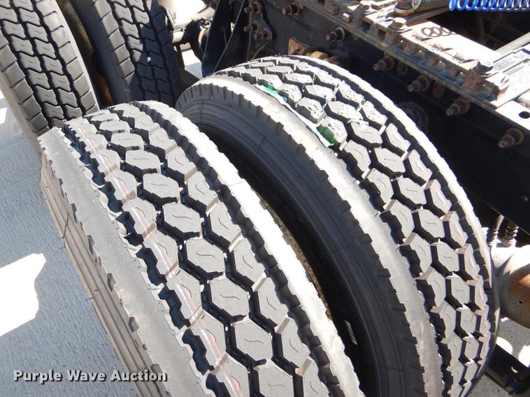 image for item FT9621 2007 International 9400i semi truck