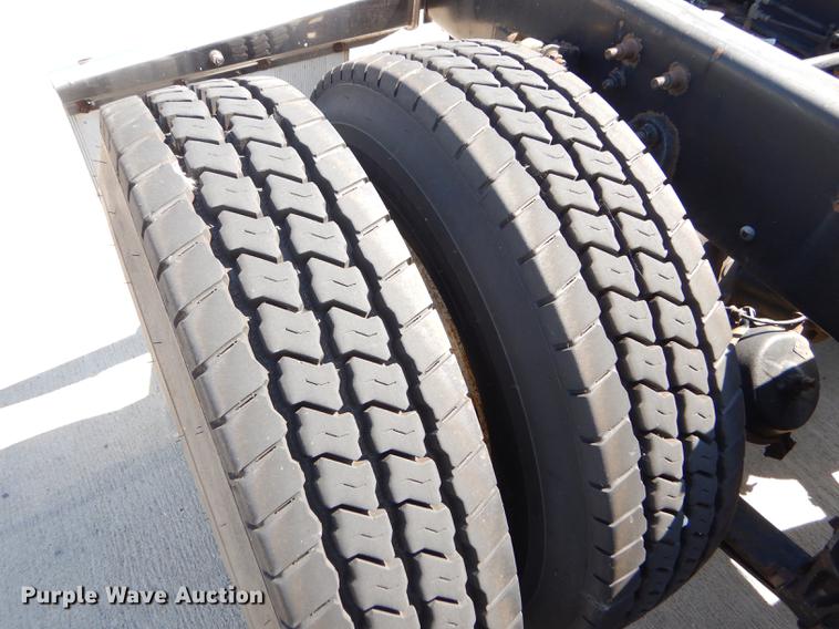 image for item FT9621 2007 International 9400i semi truck