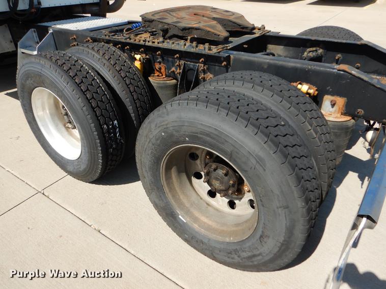 image for item FT9621 2007 International 9400i semi truck