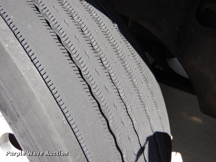 image for item FT9621 2007 International 9400i semi truck