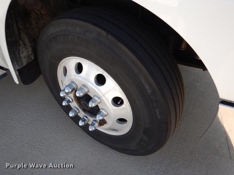 image for item FT9621 2007 International 9400i semi truck