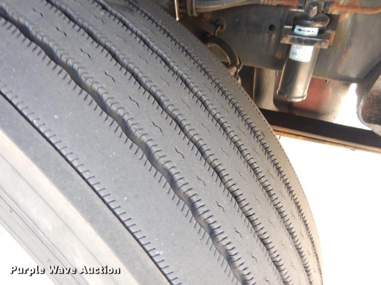 image for item FT9621 2007 International 9400i semi truck