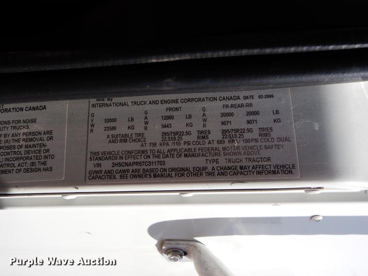 image for item FT9621 2007 International 9400i semi truck