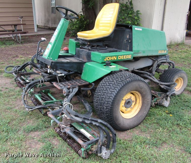 image for item DB4950 John Deere 3235A fairway mower