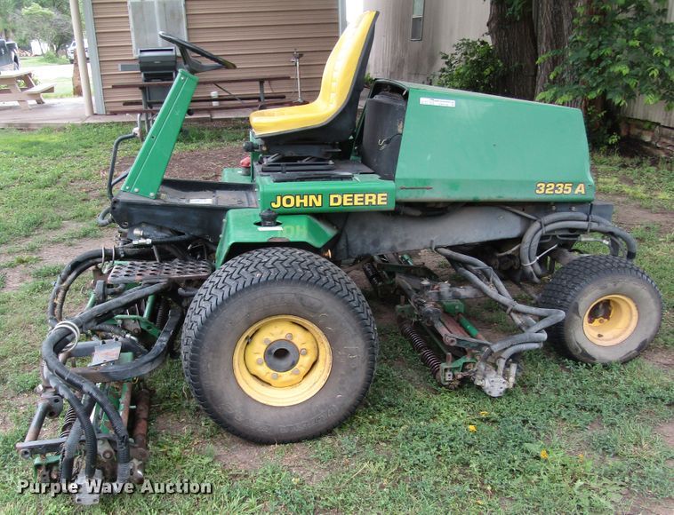 image for item DB4950 John Deere 3235A fairway mower