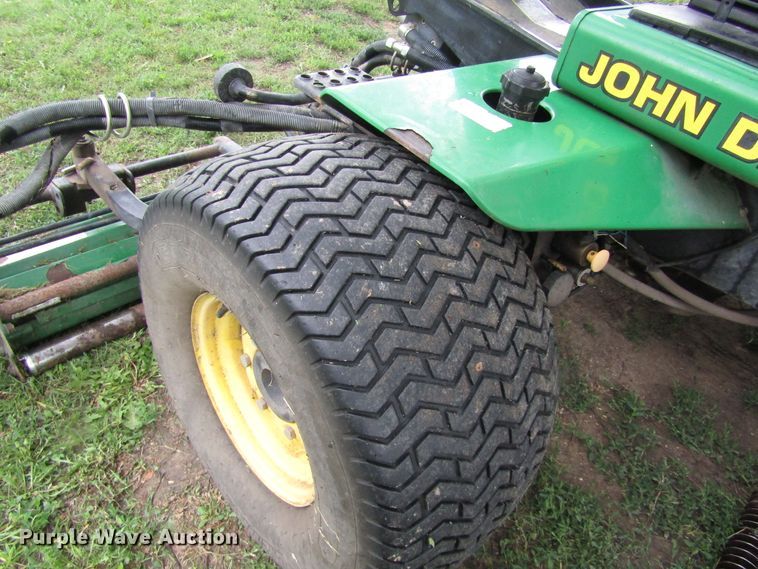 image for item DB4950 John Deere 3235A fairway mower