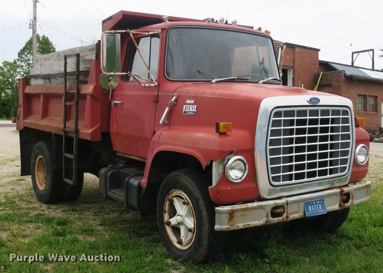 image for item DB8769 1982 Ford 700 dump truck