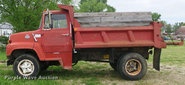 image for item DB8769 1982 Ford 700 dump truck