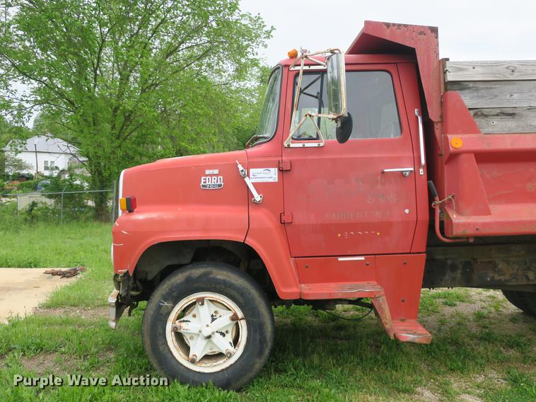 image for item DB8769 1982 Ford 700 dump truck