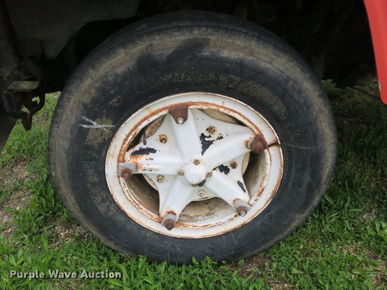 image for item DB8769 1982 Ford 700 dump truck