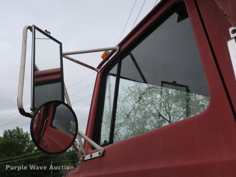 image for item DB8769 1982 Ford 700 dump truck