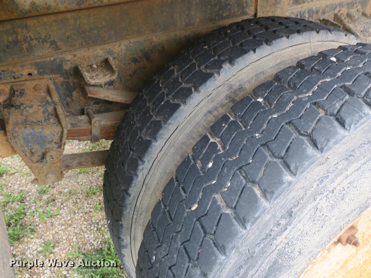 image for item DB8769 1982 Ford 700 dump truck