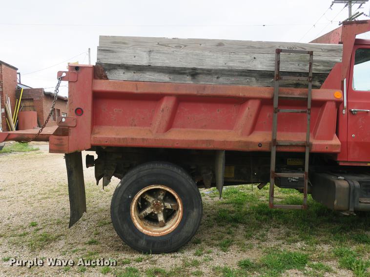 image for item DB8769 1982 Ford 700 dump truck