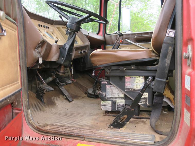 image for item DB8769 1982 Ford 700 dump truck