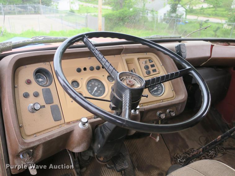 image for item DB8769 1982 Ford 700 dump truck