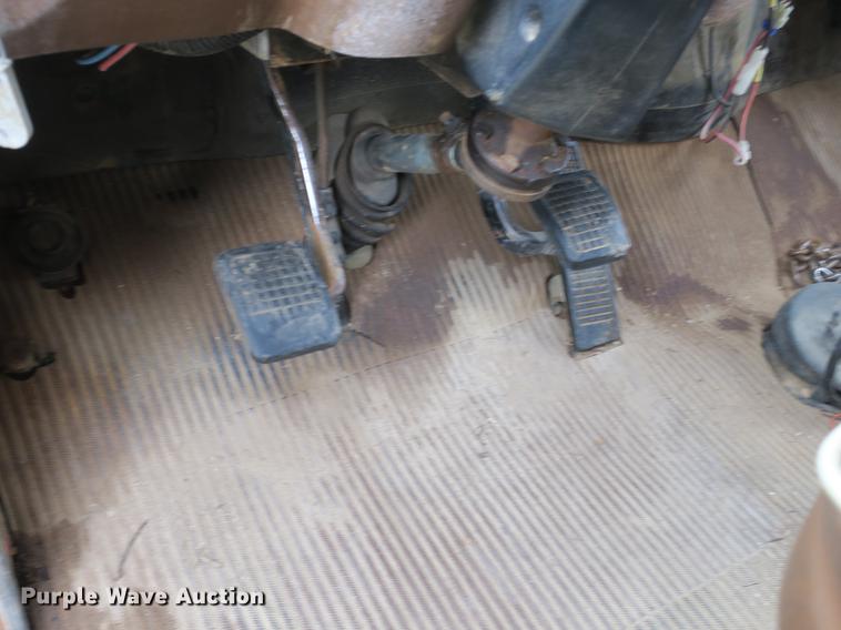 image for item DB8769 1982 Ford 700 dump truck