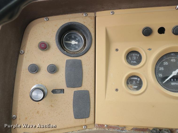 image for item DB8769 1982 Ford 700 dump truck