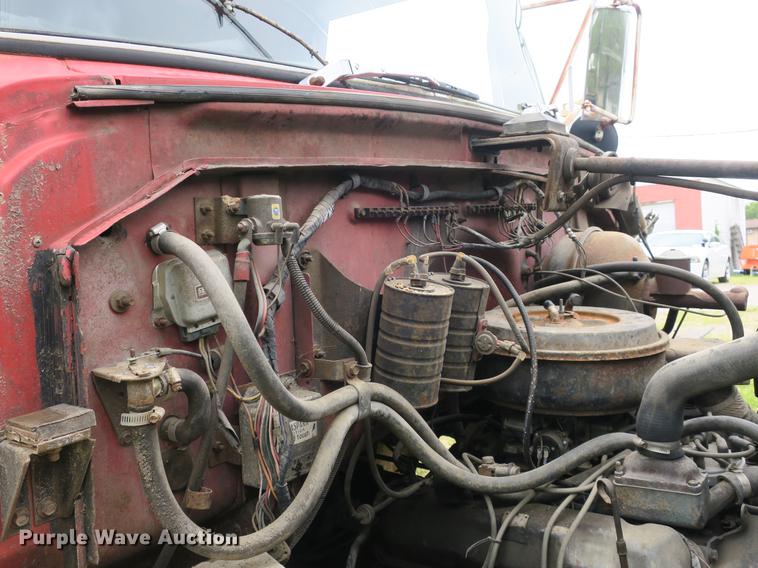 image for item DB8769 1982 Ford 700 dump truck