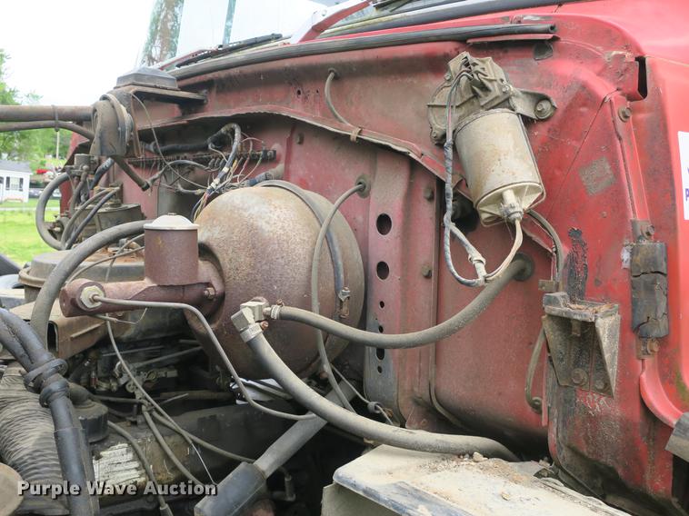 image for item DB8769 1982 Ford 700 dump truck