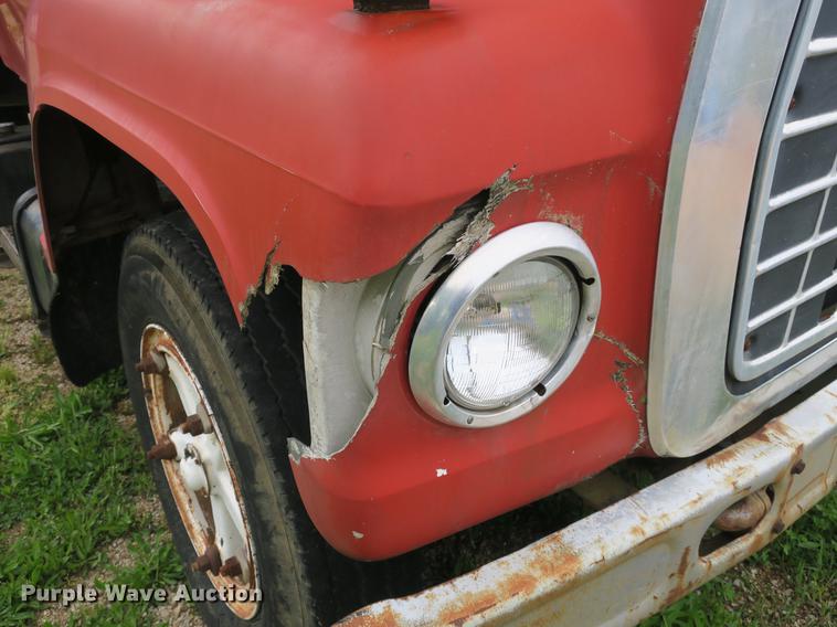 image for item DB8769 1982 Ford 700 dump truck