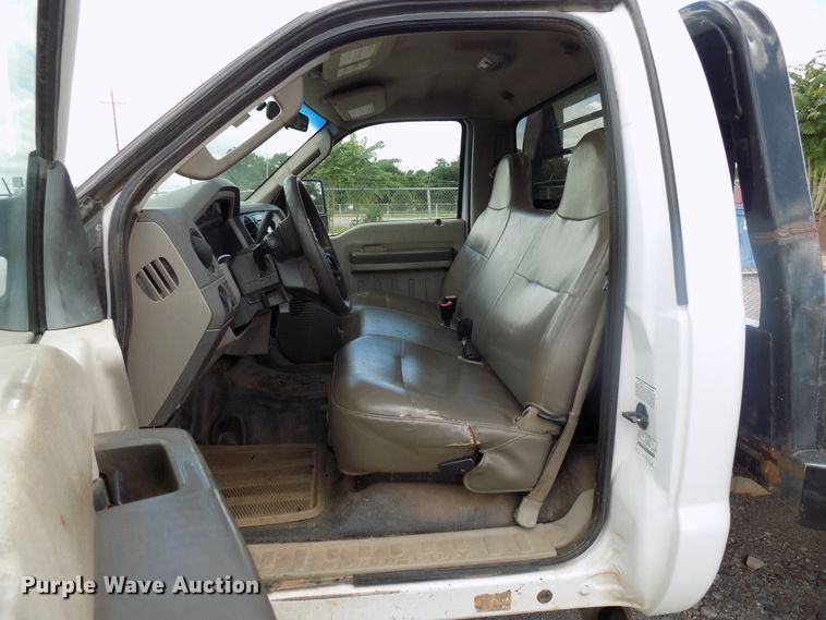 image for item DB9505 2008 Ford F550 flatbed pickup truck