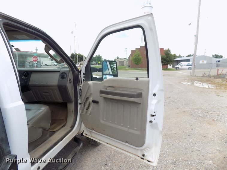 image for item DB9505 2008 Ford F550 flatbed pickup truck