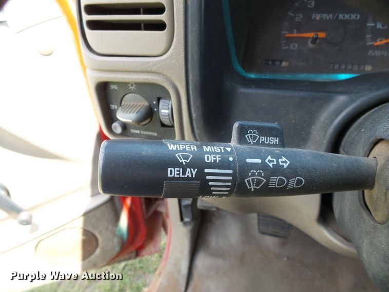 image for item DC5119 2000 Chevrolet K3500 brush fire truck