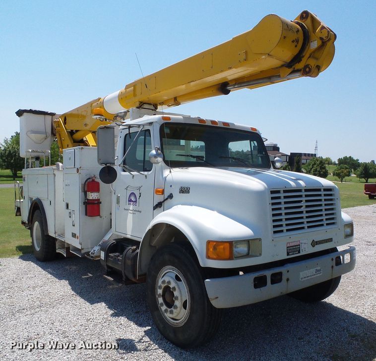 image for item DC5120 1995 International 4900 bucket truck