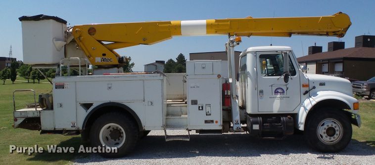 image for item DC5120 1995 International 4900 bucket truck