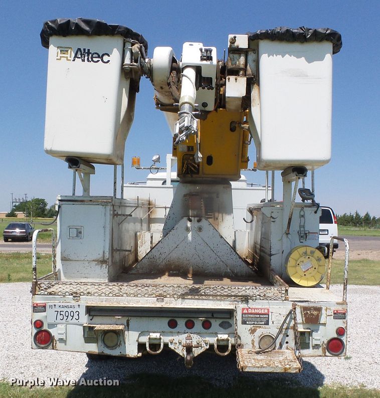 image for item DC5120 1995 International 4900 bucket truck
