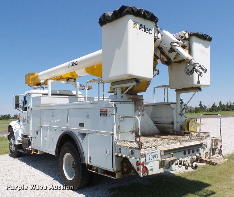 image for item DC5120 1995 International 4900 bucket truck