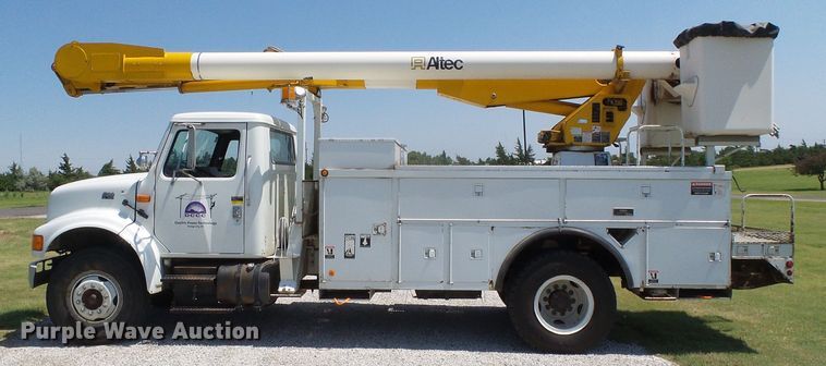 image for item DC5120 1995 International 4900 bucket truck