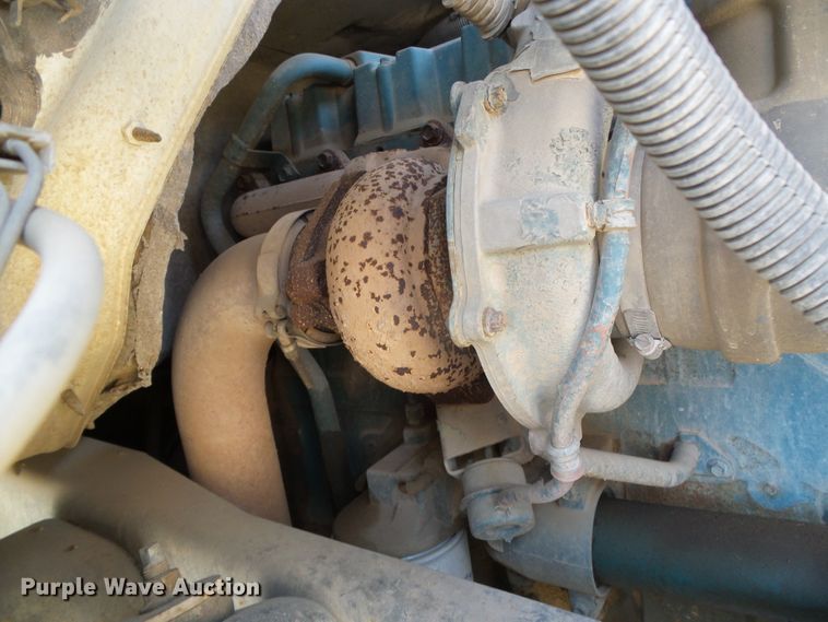 image for item DC5120 1995 International 4900 bucket truck