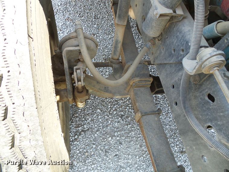 image for item DC5120 1995 International 4900 bucket truck