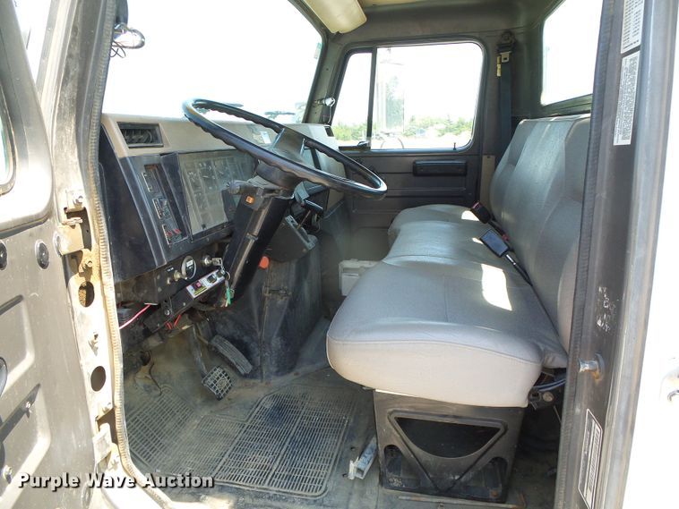 image for item DC5120 1995 International 4900 bucket truck