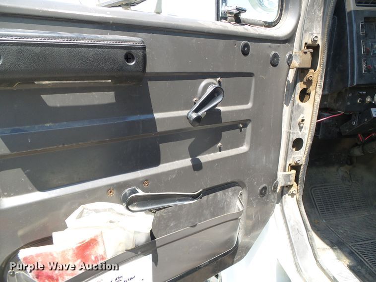 image for item DC5120 1995 International 4900 bucket truck