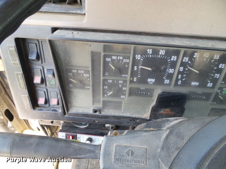 image for item DC5120 1995 International 4900 bucket truck