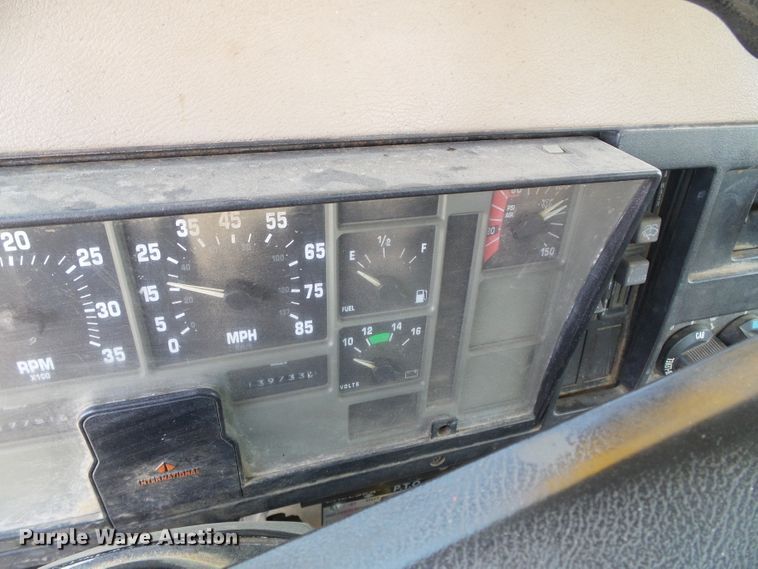 image for item DC5120 1995 International 4900 bucket truck