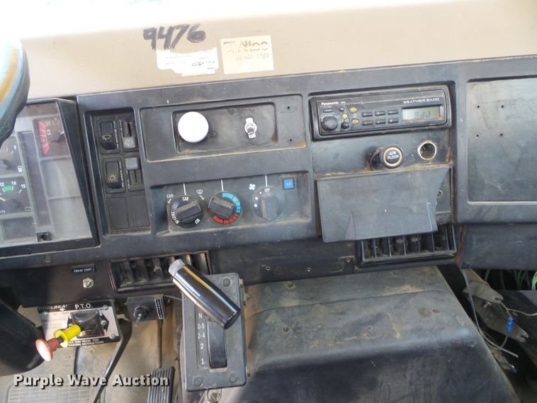 image for item DC5120 1995 International 4900 bucket truck