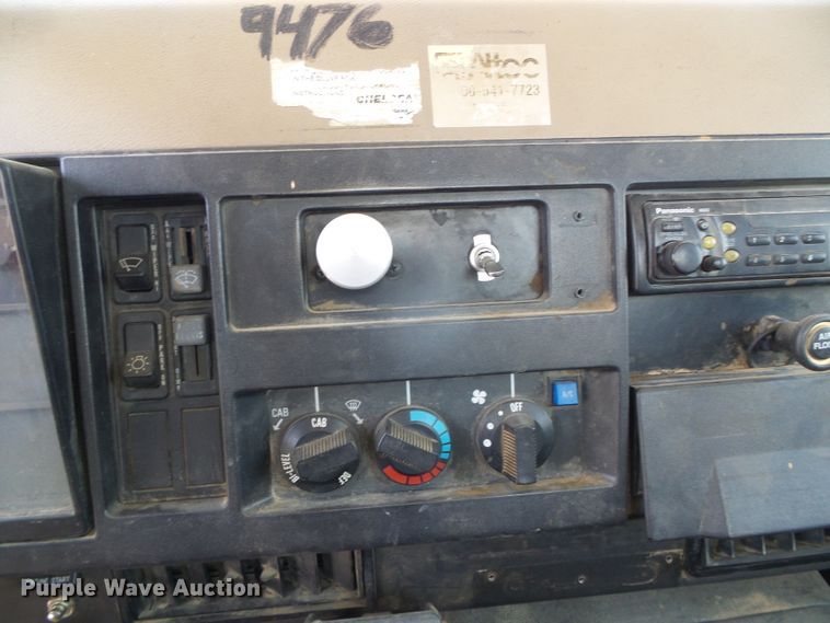 image for item DC5120 1995 International 4900 bucket truck