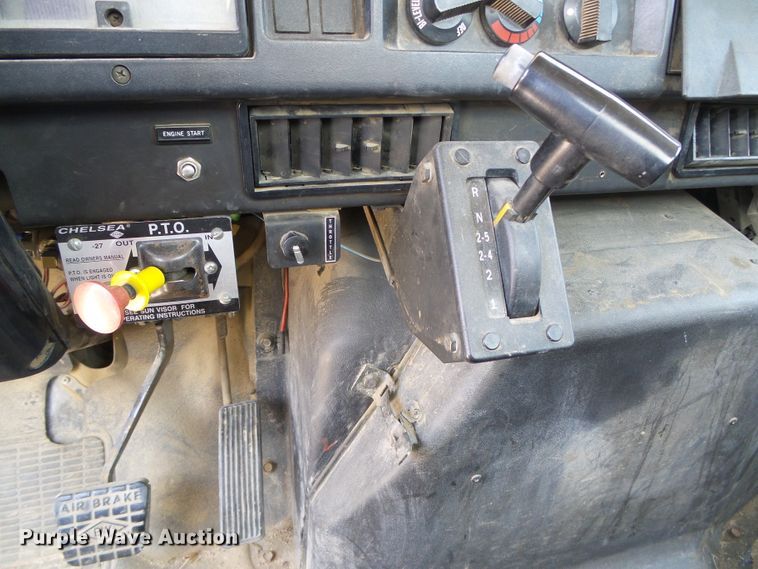 image for item DC5120 1995 International 4900 bucket truck