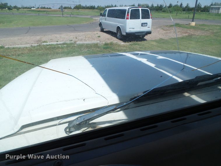 image for item DC5120 1995 International 4900 bucket truck