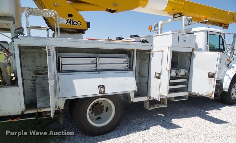 image for item DC5120 1995 International 4900 bucket truck