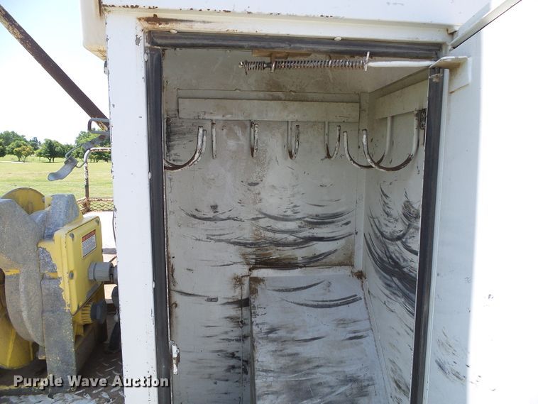 image for item DC5120 1995 International 4900 bucket truck