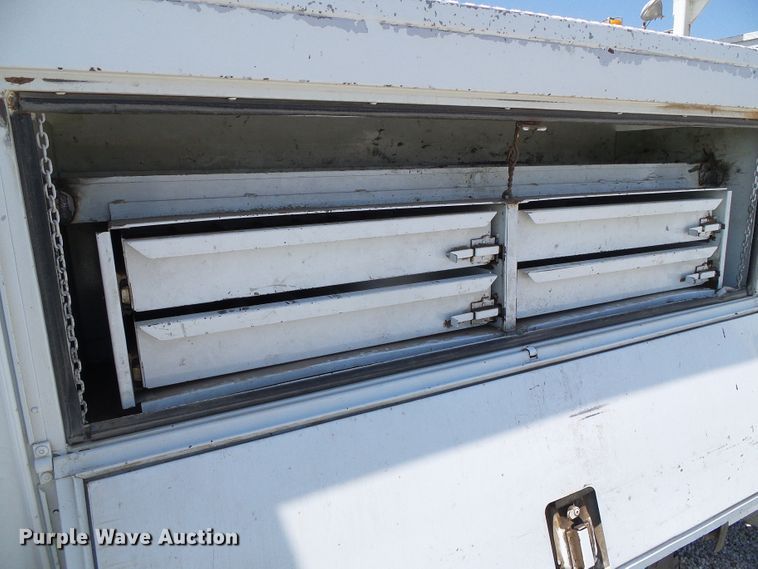 image for item DC5120 1995 International 4900 bucket truck