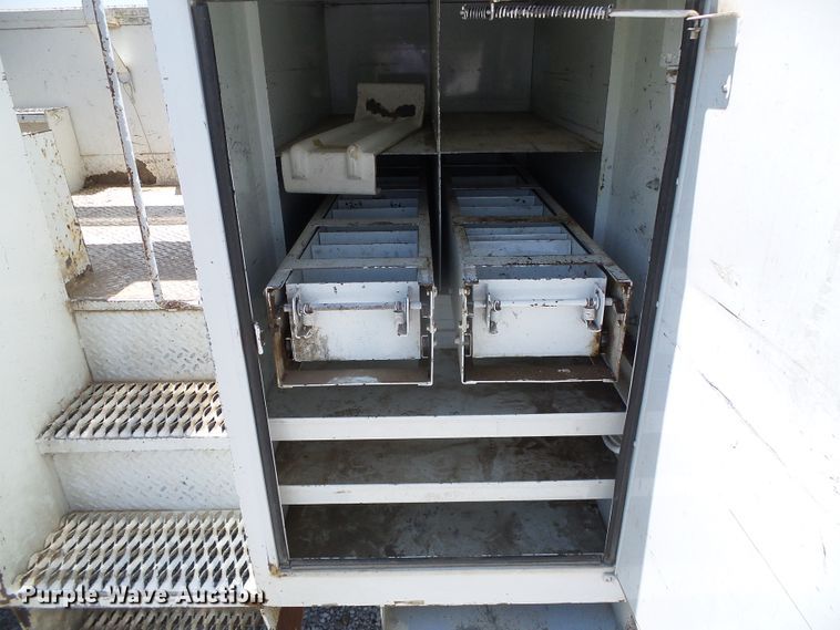 image for item DC5120 1995 International 4900 bucket truck