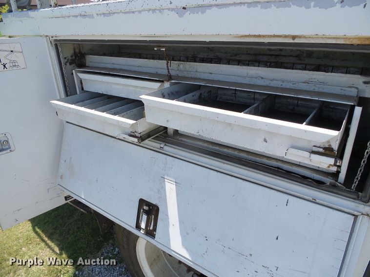 image for item DC5120 1995 International 4900 bucket truck